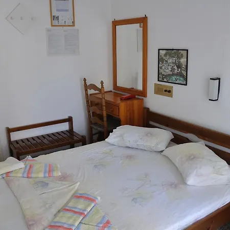 Vicky Piso Livadi